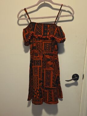 Off-Shoulder Orange and Black Print Sundress 005